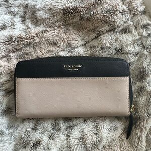Kate Spade Zip Wallet NWOT